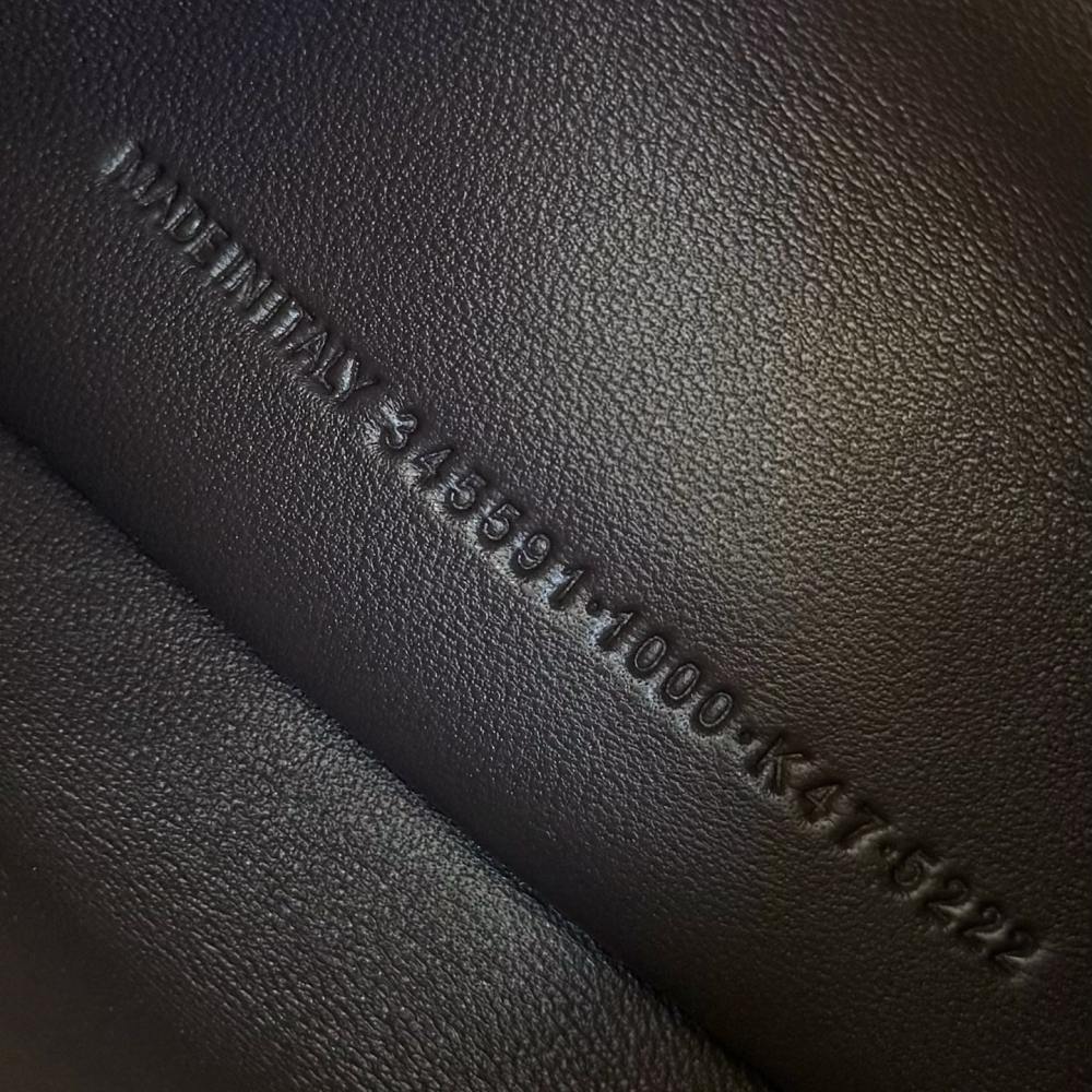 高仿Balenciaga*Rodeo系列8455912麂皮銀扣手袋免檢版