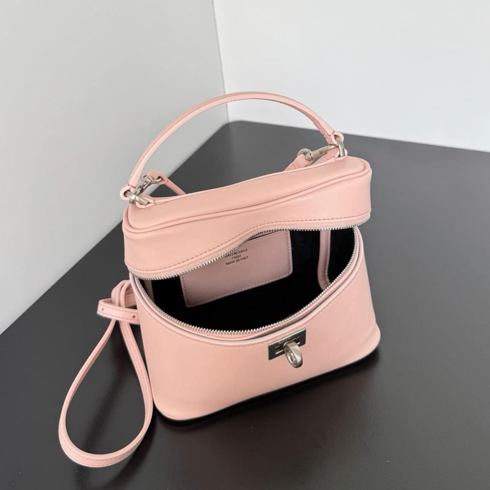 高仿Balenciaga*Rodeo系列U5831小牛皮盒子包粉色銀扣免檢版