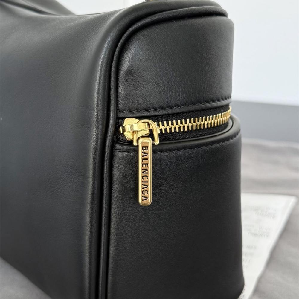 高仿Balenciaga*Rodeo系列V1000小牛皮盒子包黑色金扣免檢版