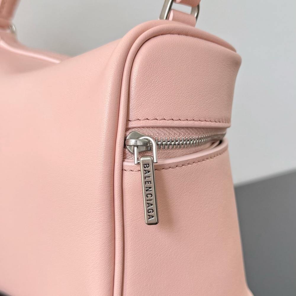 高仿Balenciaga*Rodeo系列U5831小牛皮盒子包粉色銀扣免檢版