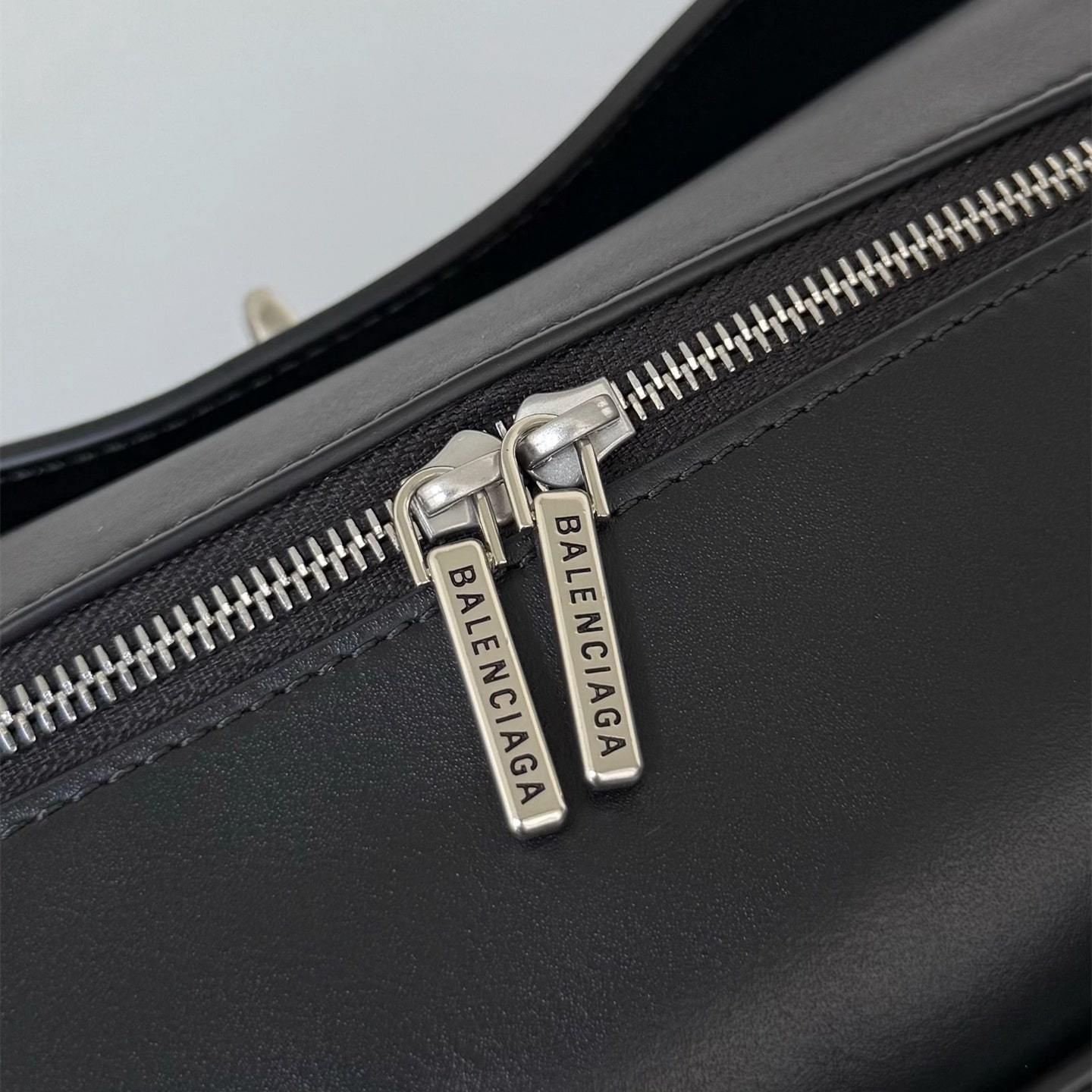 高仿Balenciaga*Rodeo系列U1000小牛皮相機包黑色銀扣免檢版