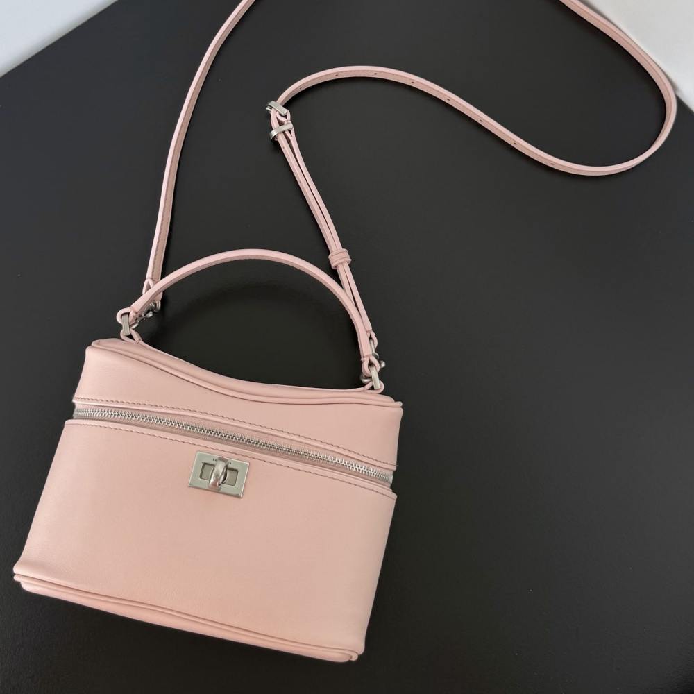 高仿Balenciaga*Rodeo系列U5831小牛皮盒子包粉色銀扣免檢版