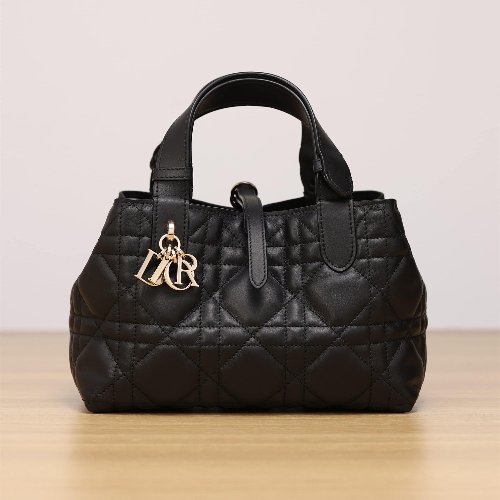 高仿Dior*Toujours系列M2822M900橫版手提袋黑色小號免檢版