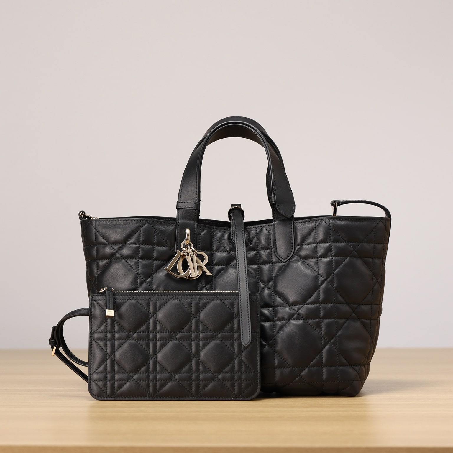 高仿Dior*Toujours系列M2821M900橫版手提袋黑色中號免檢版