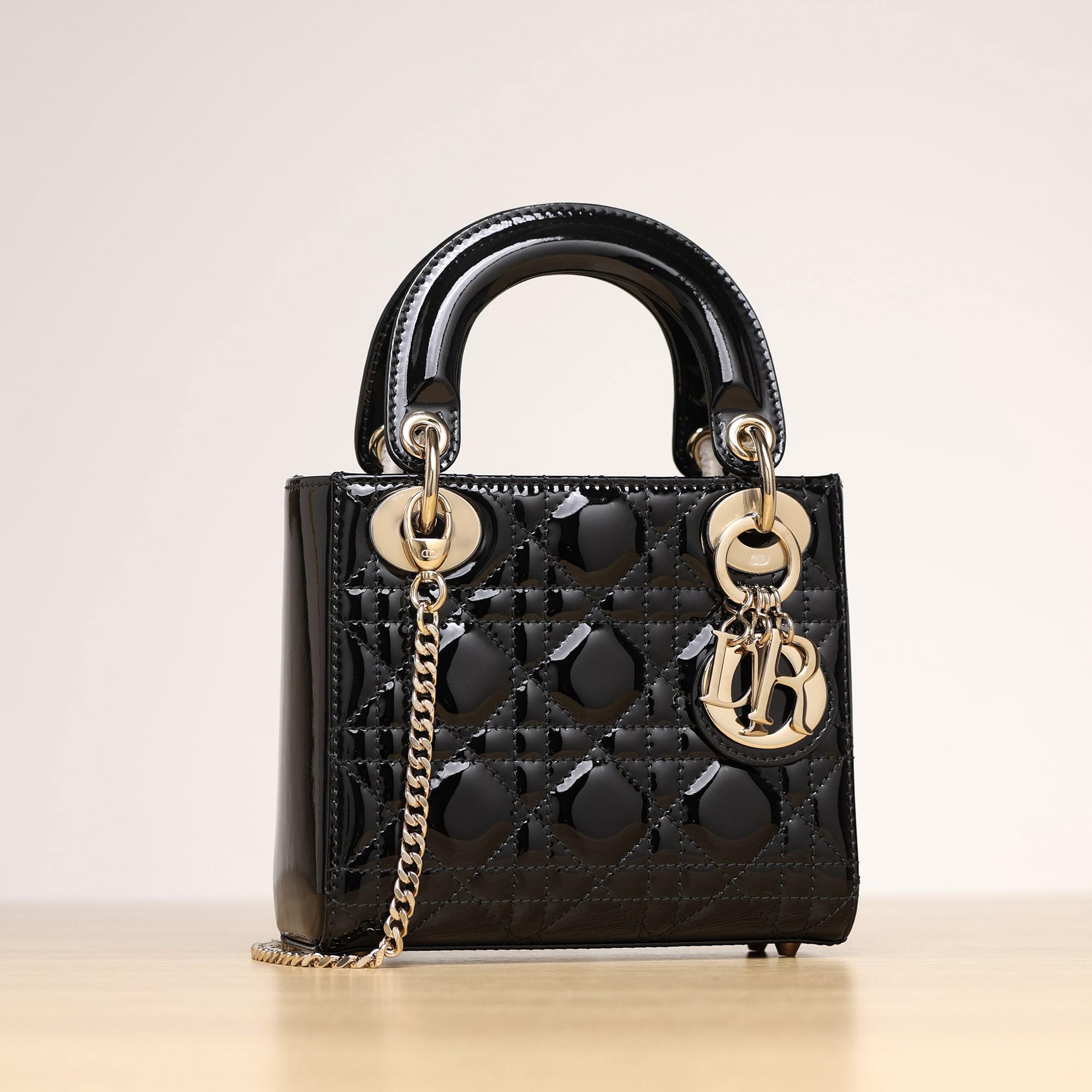 高仿Dior*Lady系列M0505M900黑色漆皮三格單肩包Mini免檢版