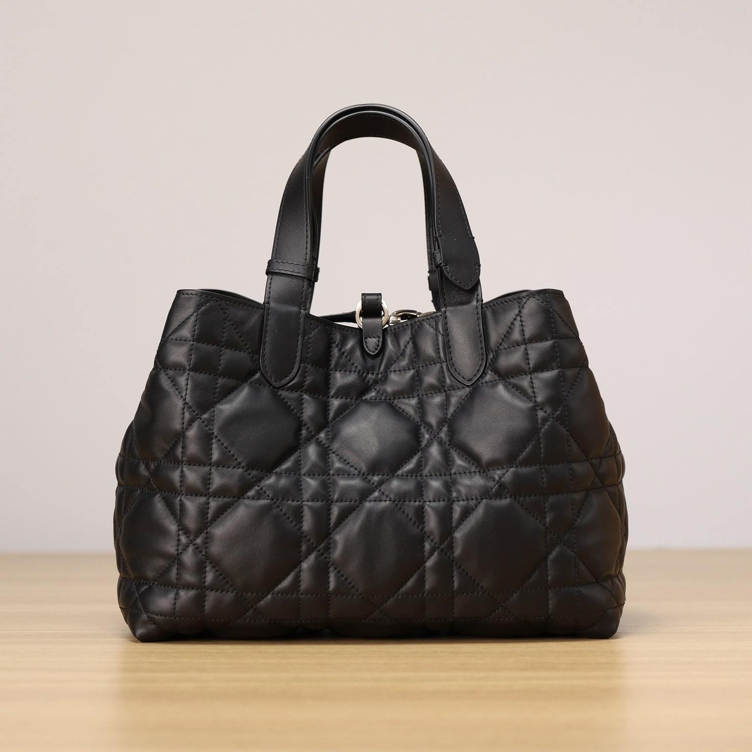 高仿Dior*Toujours系列M2821M900橫版手提袋黑色中號免檢版