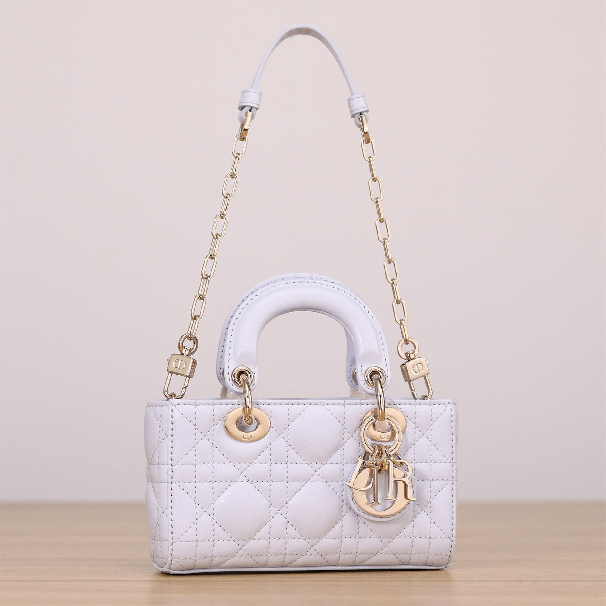 高仿Dior*LadyDJoy系列S0910M26Z小羊皮戴妃包藍色Mini免檢版