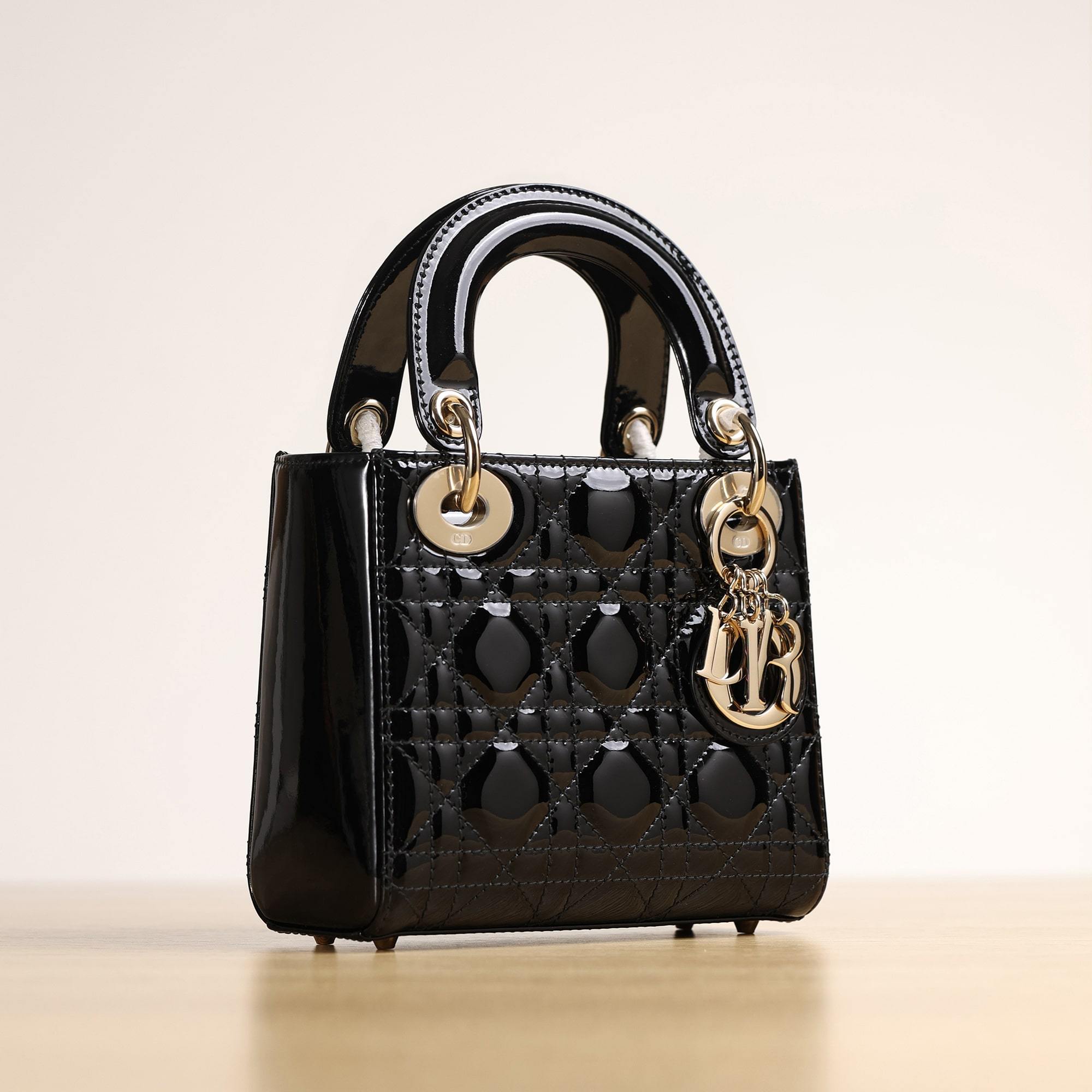 高仿Dior*Lady系列M0505M900黑色漆皮三格單肩包Mini免檢版
