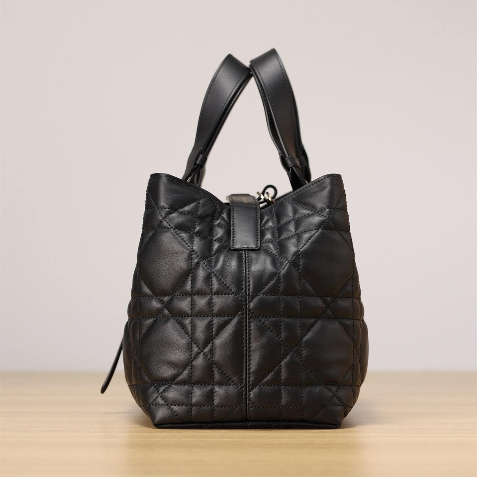 高仿Dior*Toujours系列M2821M900橫版手提袋黑色中號免檢版