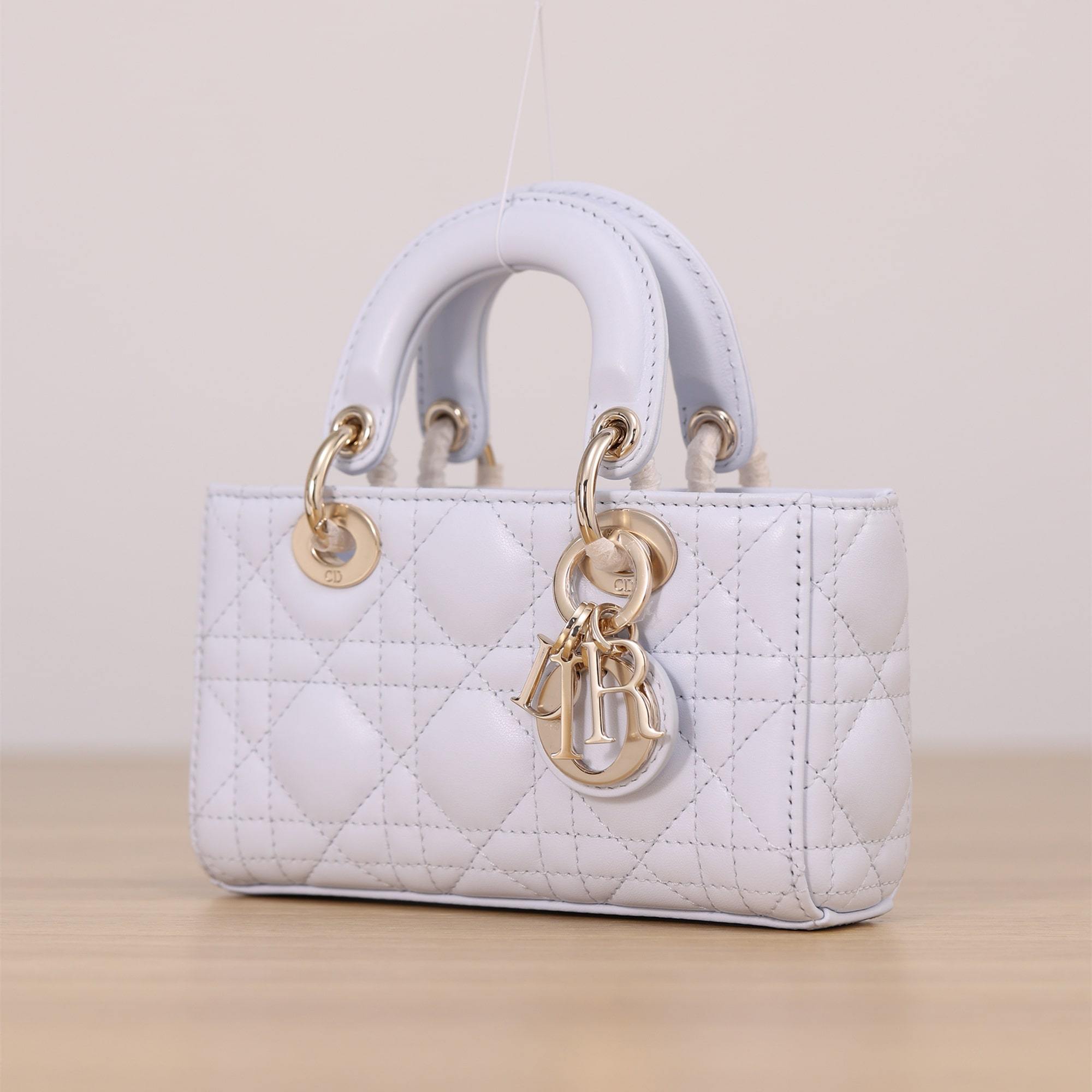 高仿Dior*LadyDJoy系列S0910M26Z小羊皮戴妃包藍色Mini免檢版