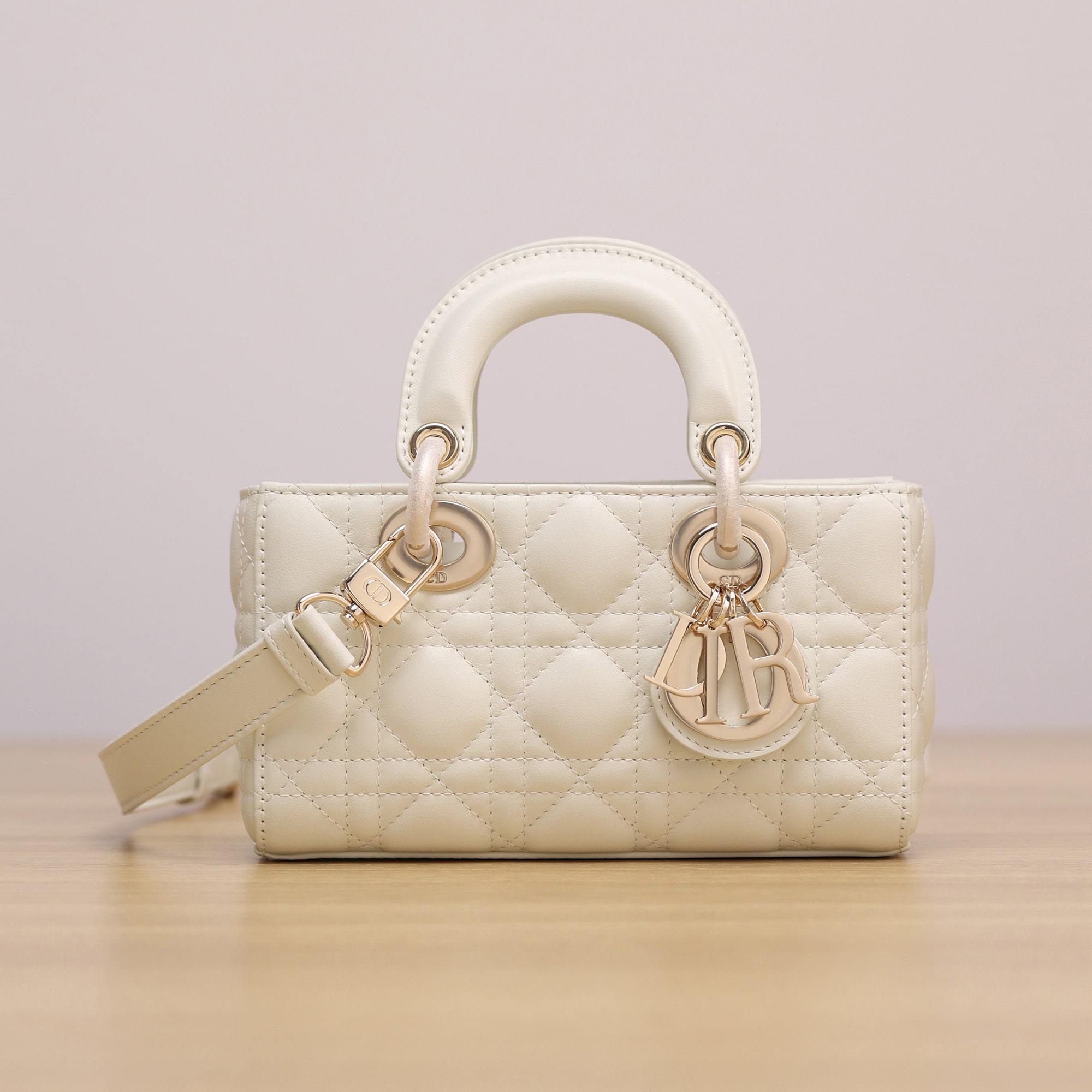 高仿Dior*LadyDJoy系列S0910M030小羊皮戴妃包白色Mini免檢版