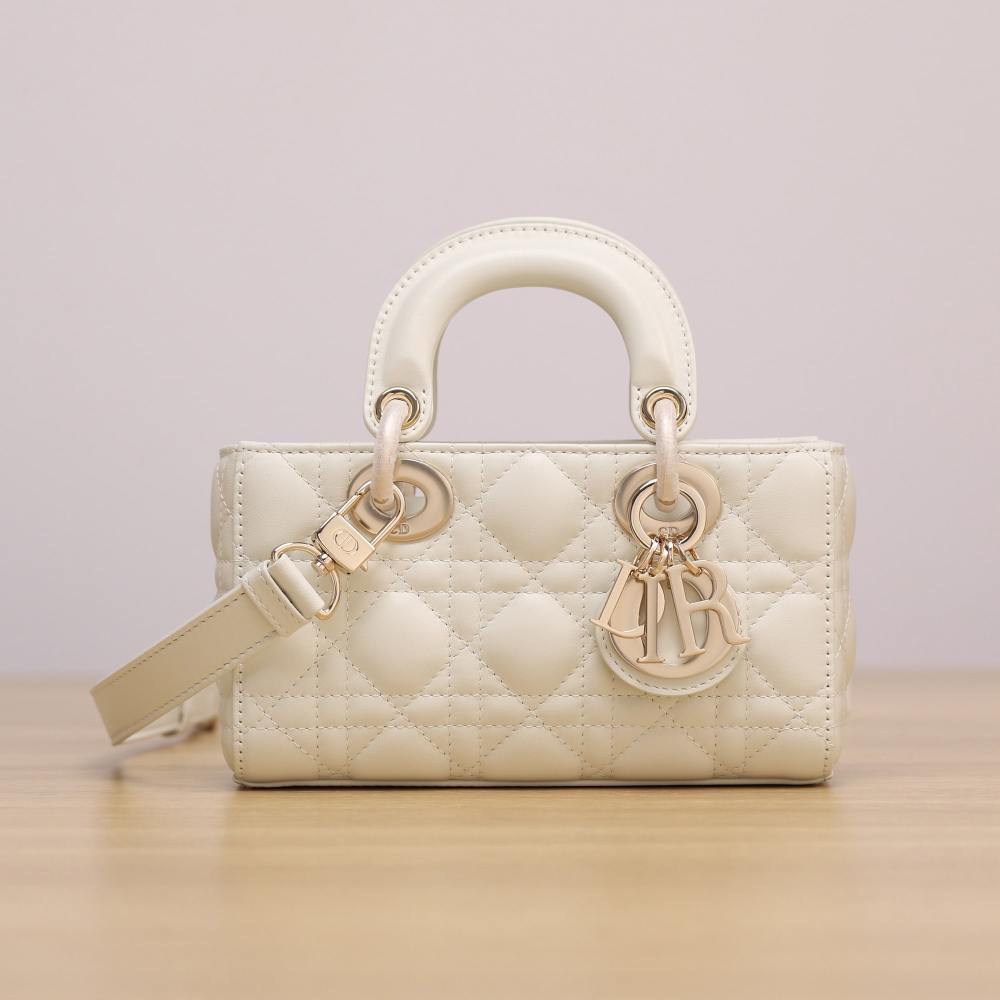 高仿Dior*LadyDJoy系列S0910M030小羊皮戴妃包白色Mini免檢版