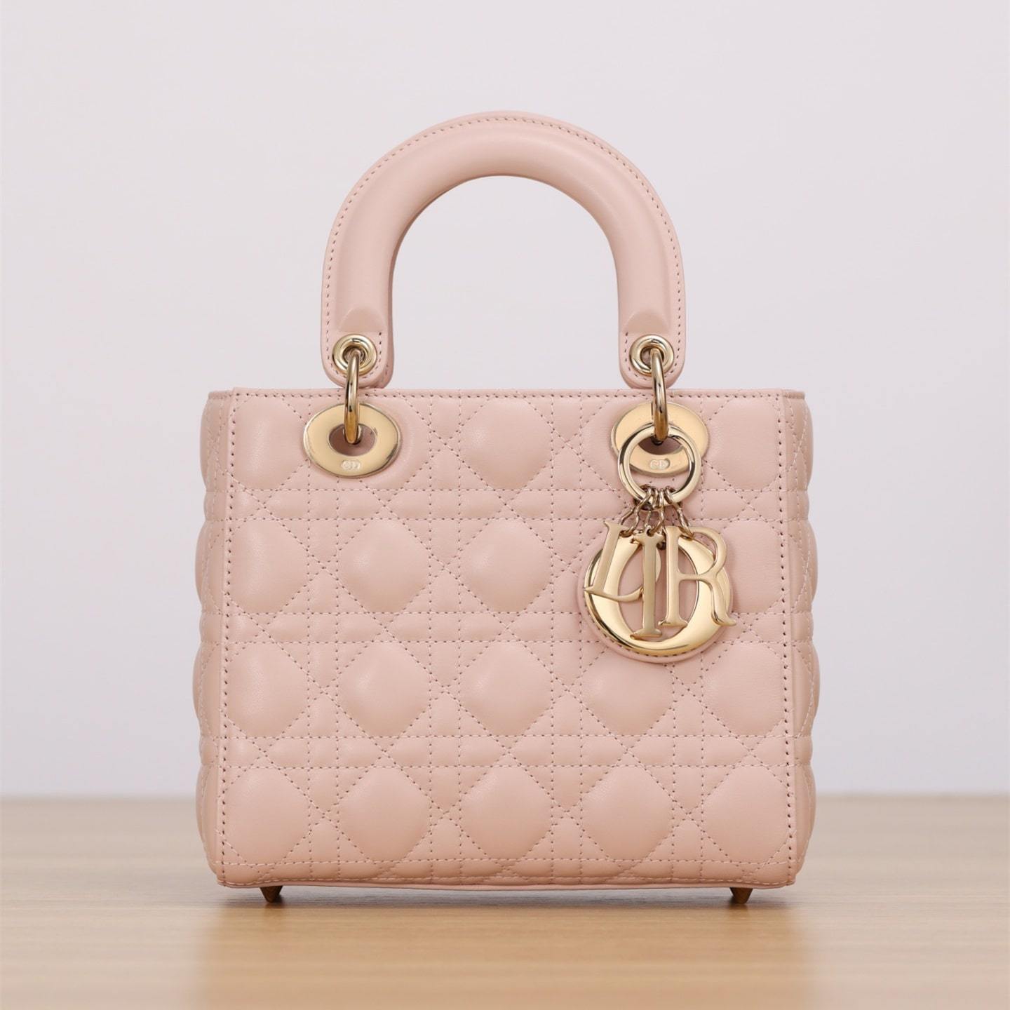 高仿Dior*Lady系列M0538M413小羊皮戴妃袋胭脂粉小號免檢版
