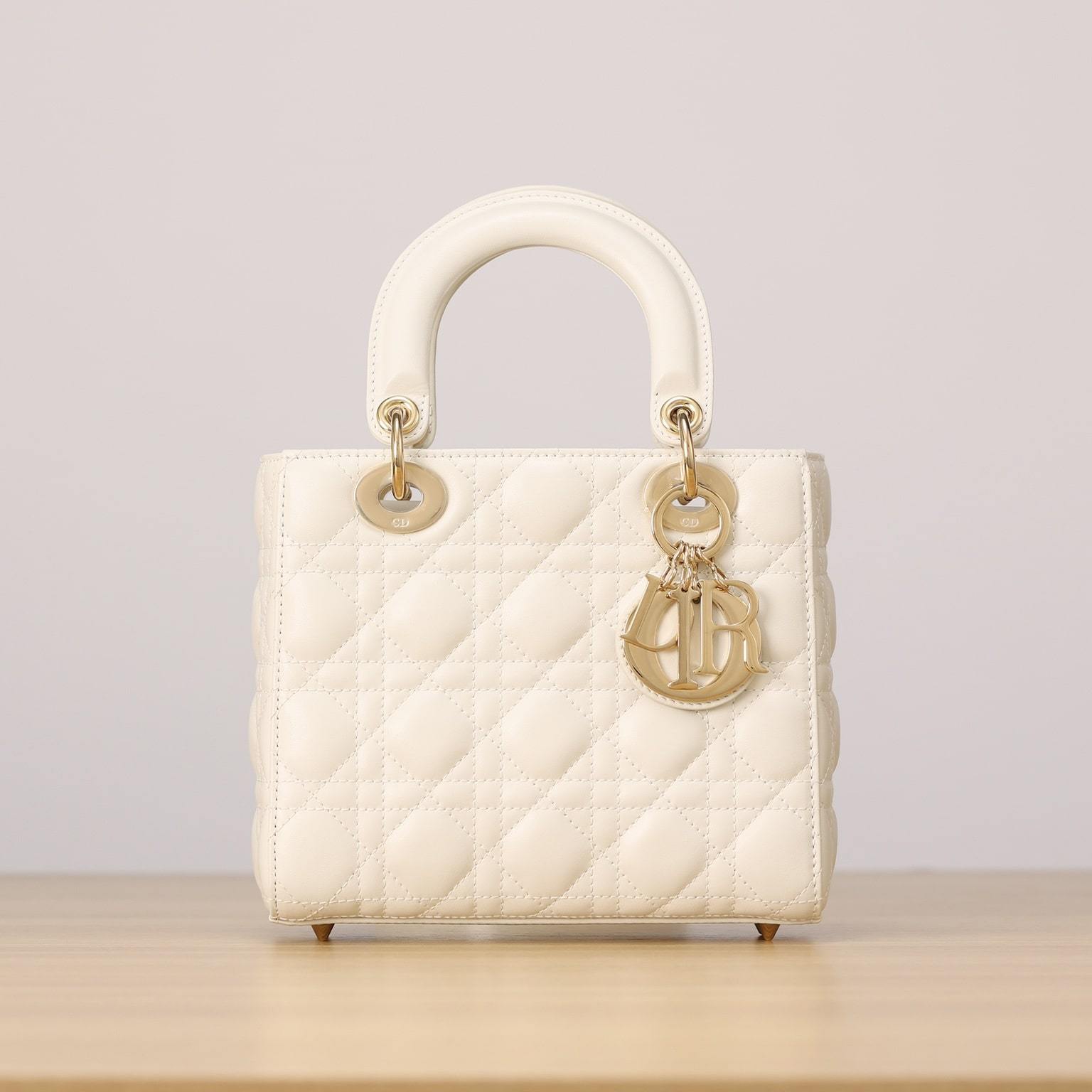 高仿Dior*Lady系列M0538M303小羊皮戴妃袋白色小號免檢版