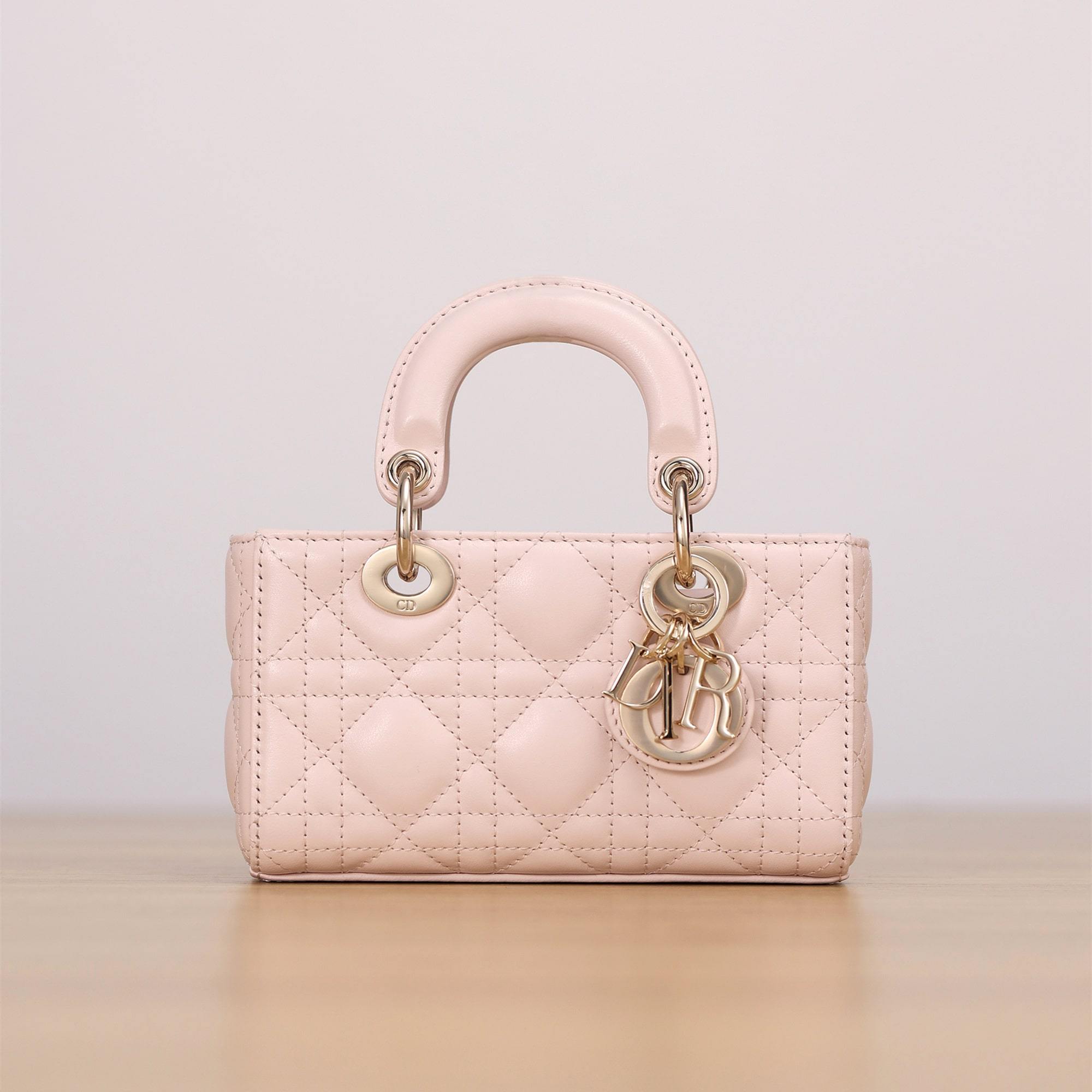 高仿Dior*LadyDJoy系列S0910M49P小羊皮戴妃包玫瑰粉Mini免檢版