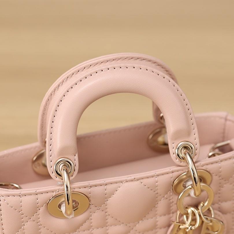高仿Dior*LadyDJoy系列S0910M84P小羊皮戴妃包沙粉色Mini免檢版