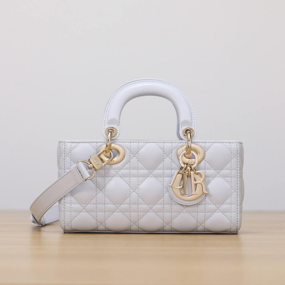 高仿Dior*LadyDJoy系列M0613M26Z小羊皮戴妃包淺藍色小號免檢版