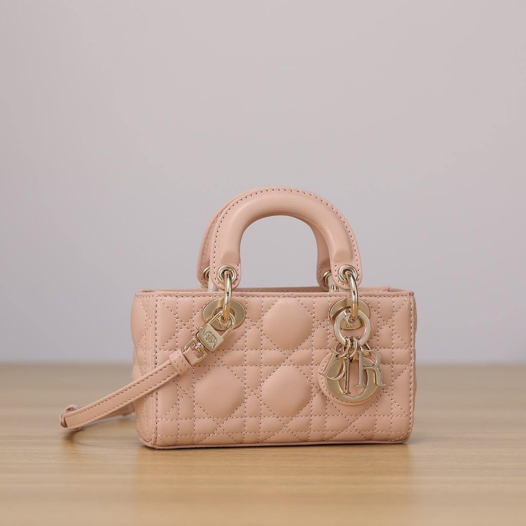 高仿Dior*LadyDJoy系列S0910M84P小羊皮戴妃包沙粉色Mini免檢版