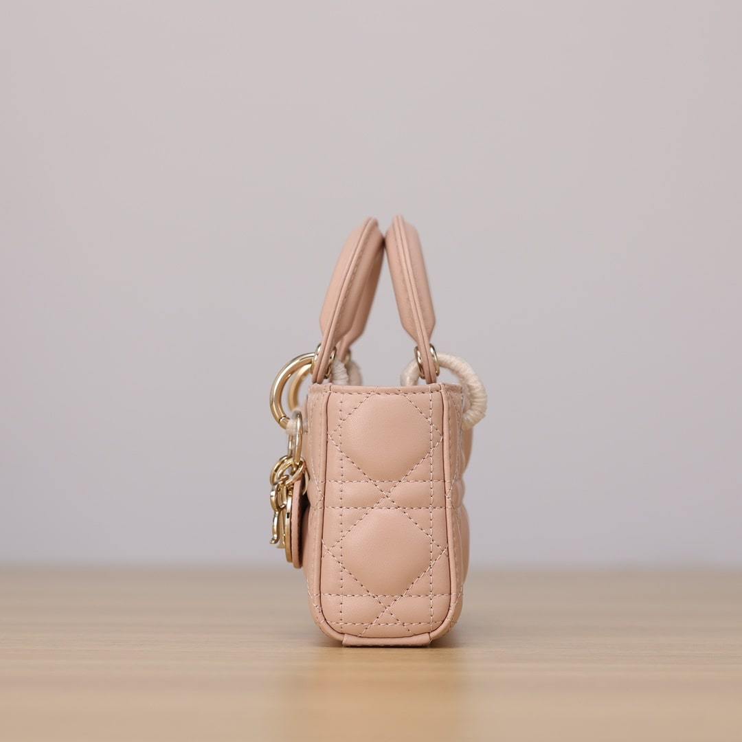 高仿Dior*LadyDJoy系列S0910M84P小羊皮戴妃包沙粉色Mini免檢版