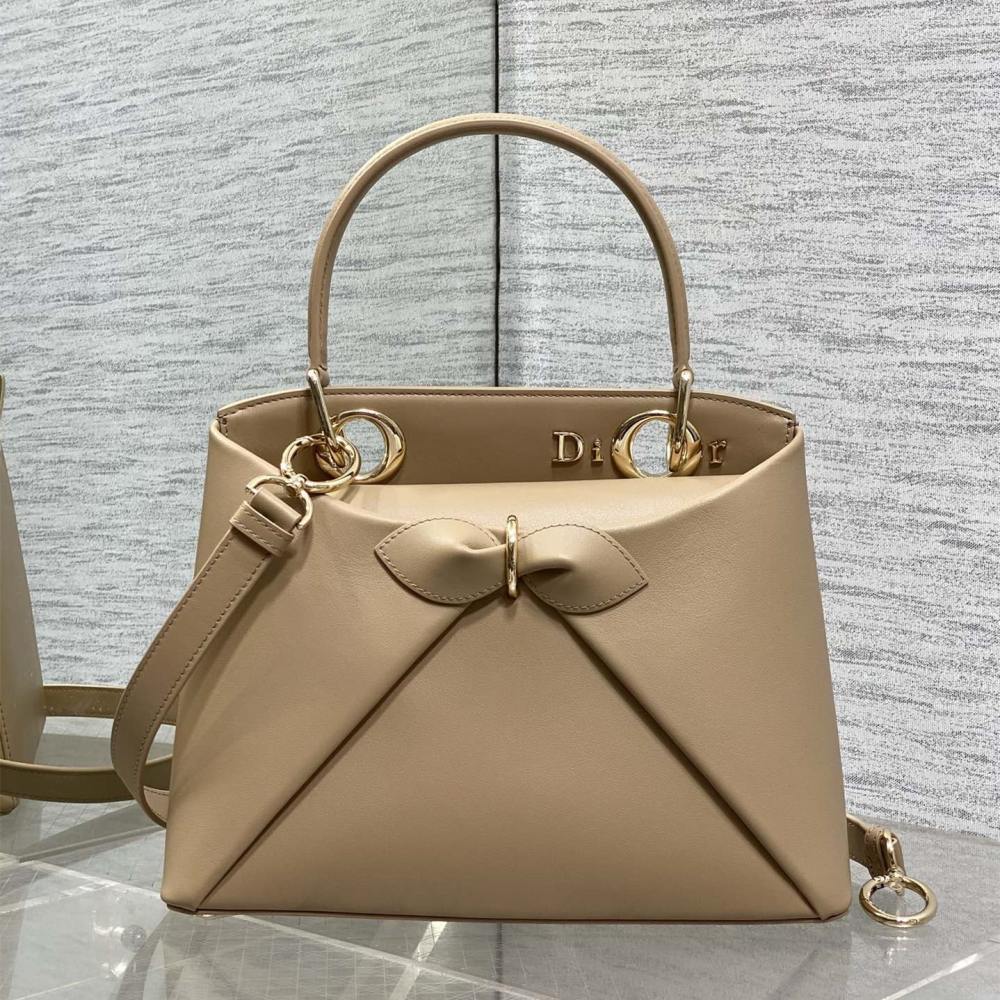 高仿Dior*26SS系列M0733UTU新款徽標手提包杏色免檢版