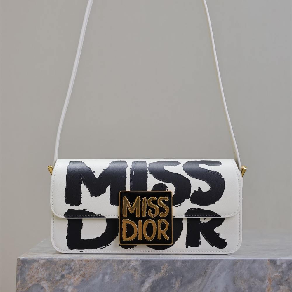 高仿Dior*Miss系列M261M933小牛皮塗鴉字面腋下包白色免檢版
