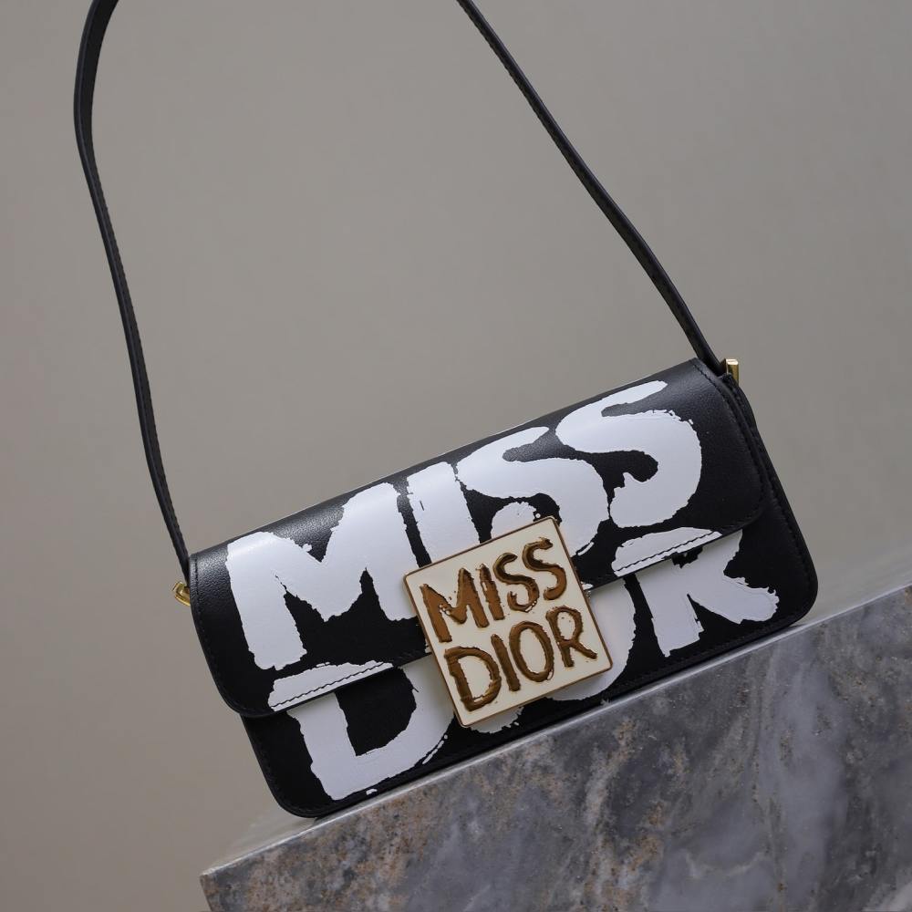 高仿Dior*Miss系列M261M911小牛皮塗鴉字面腋下包黑色免檢版
