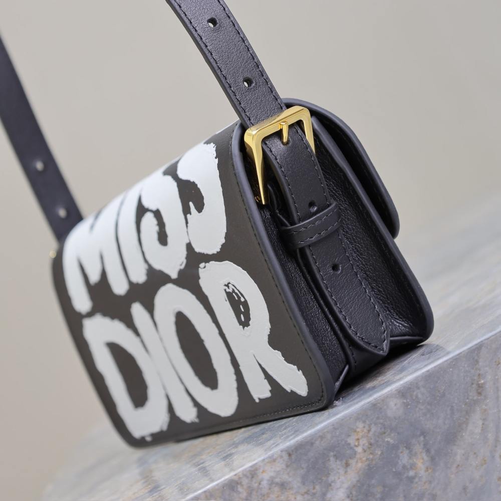 高仿Dior*Miss系列M261M911小牛皮塗鴉字面腋下包黑色免檢版