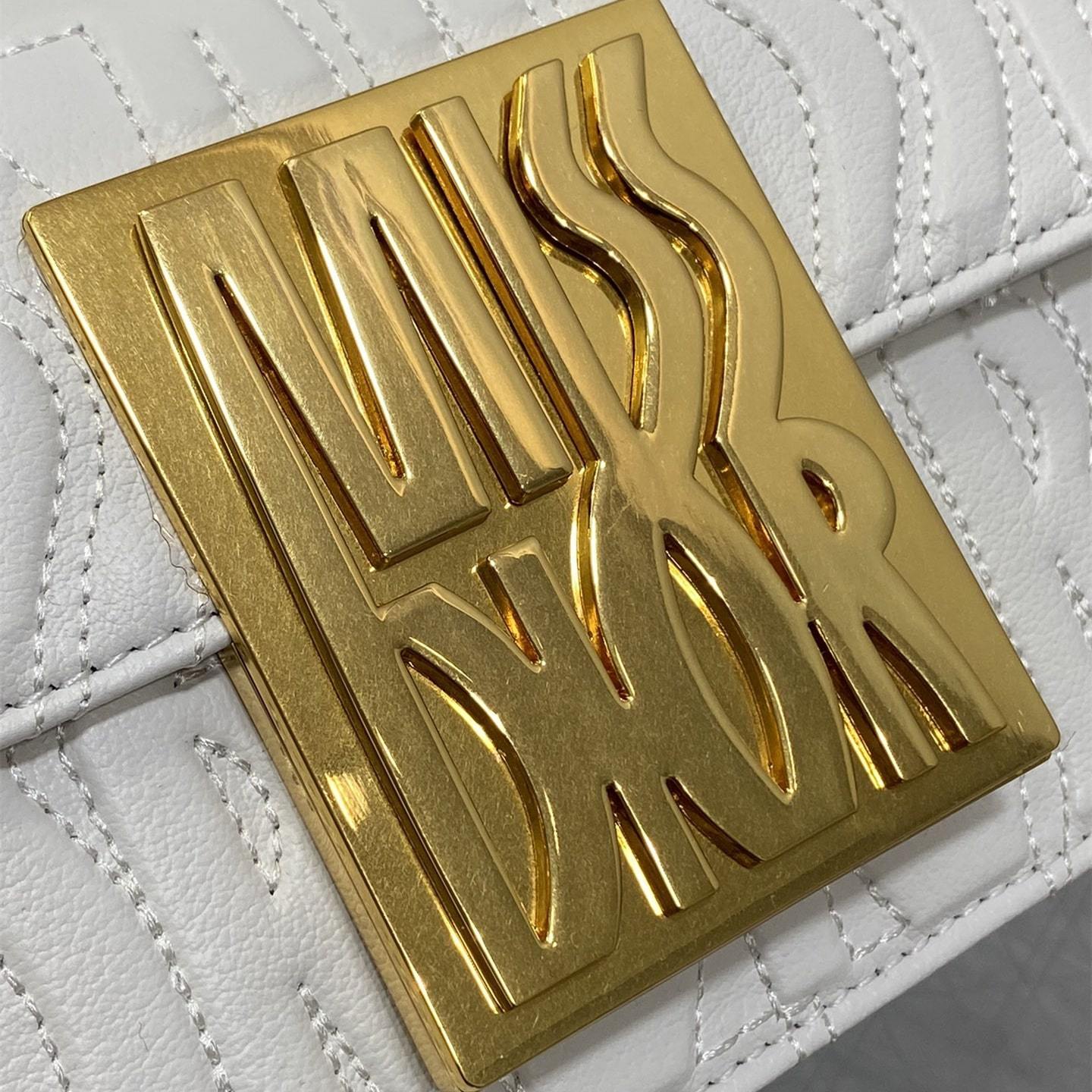 高仿Dior*Miss系列M261M030衍縫線小牛皮腋下包白色免檢版