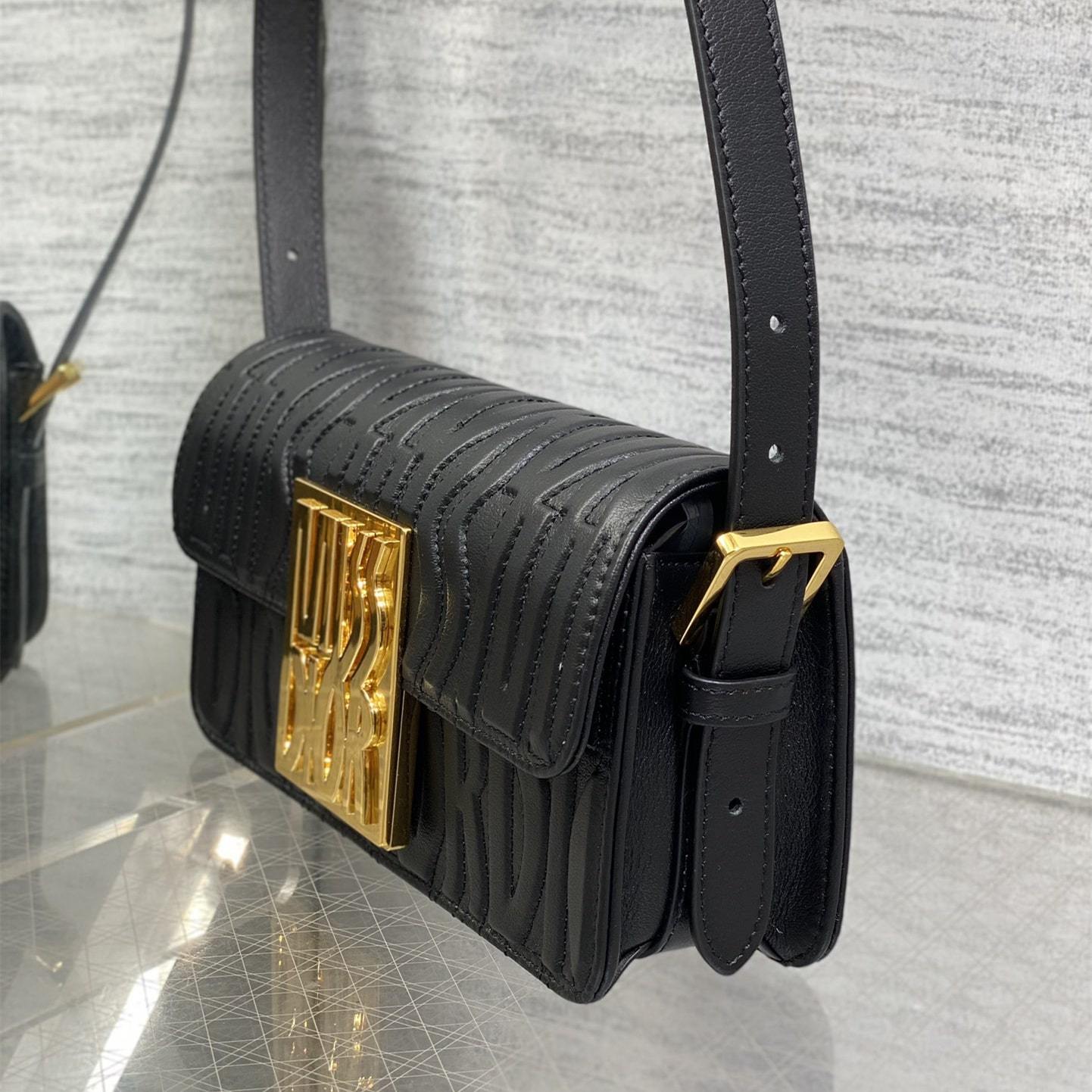 高仿Dior*Miss系列M261M900衍縫線小牛皮腋下包黑色免檢版