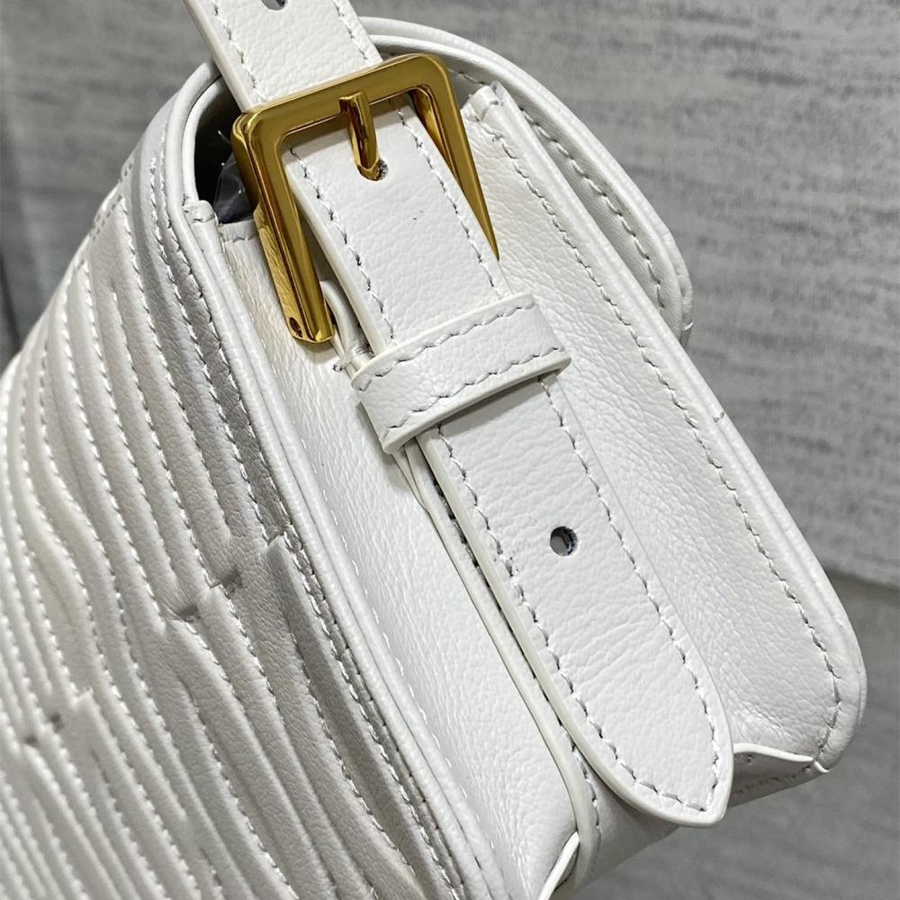 高仿Dior*Miss系列M261M030衍縫線小牛皮腋下包白色免檢版