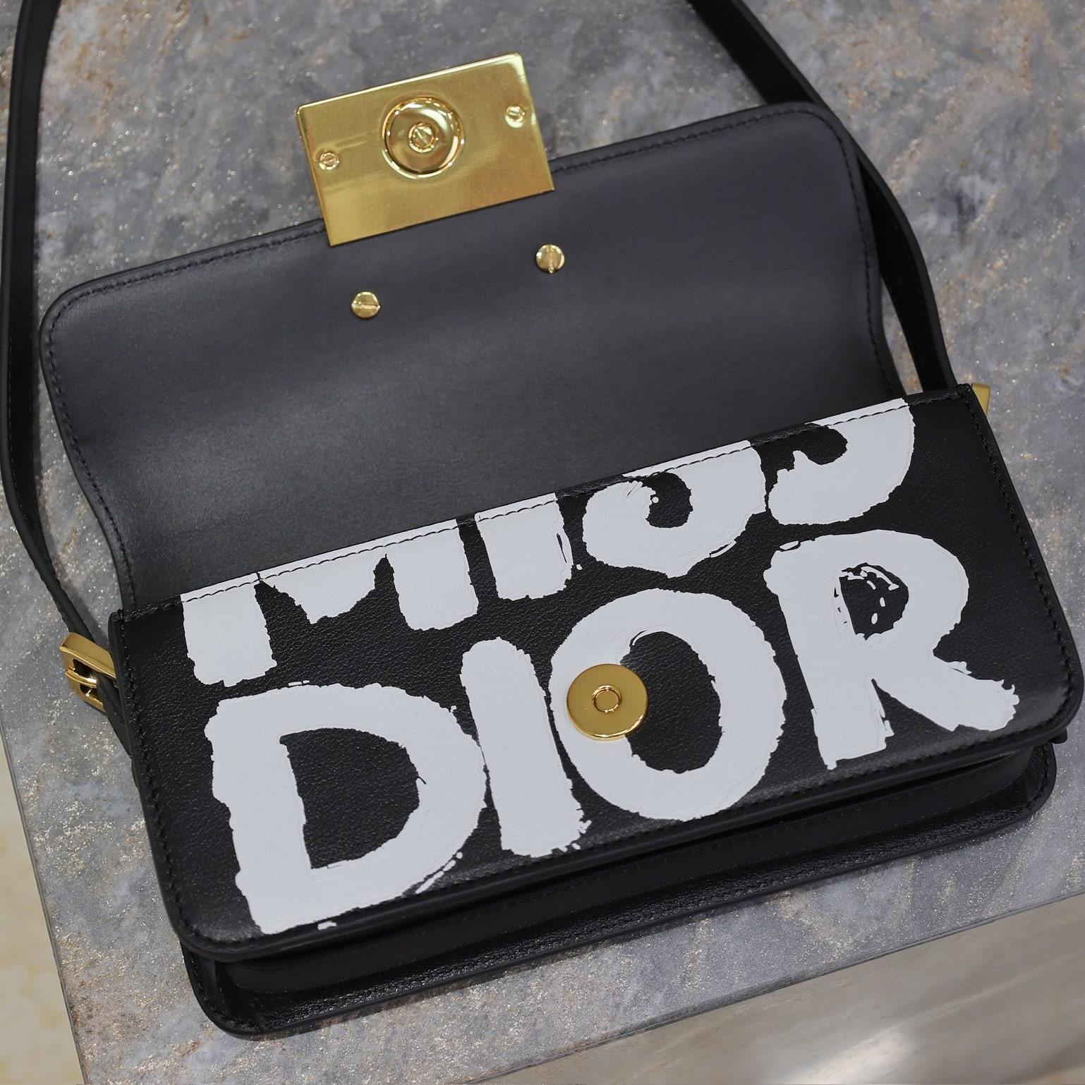 高仿Dior*Miss系列M261M911小牛皮塗鴉字面腋下包黑色免檢版