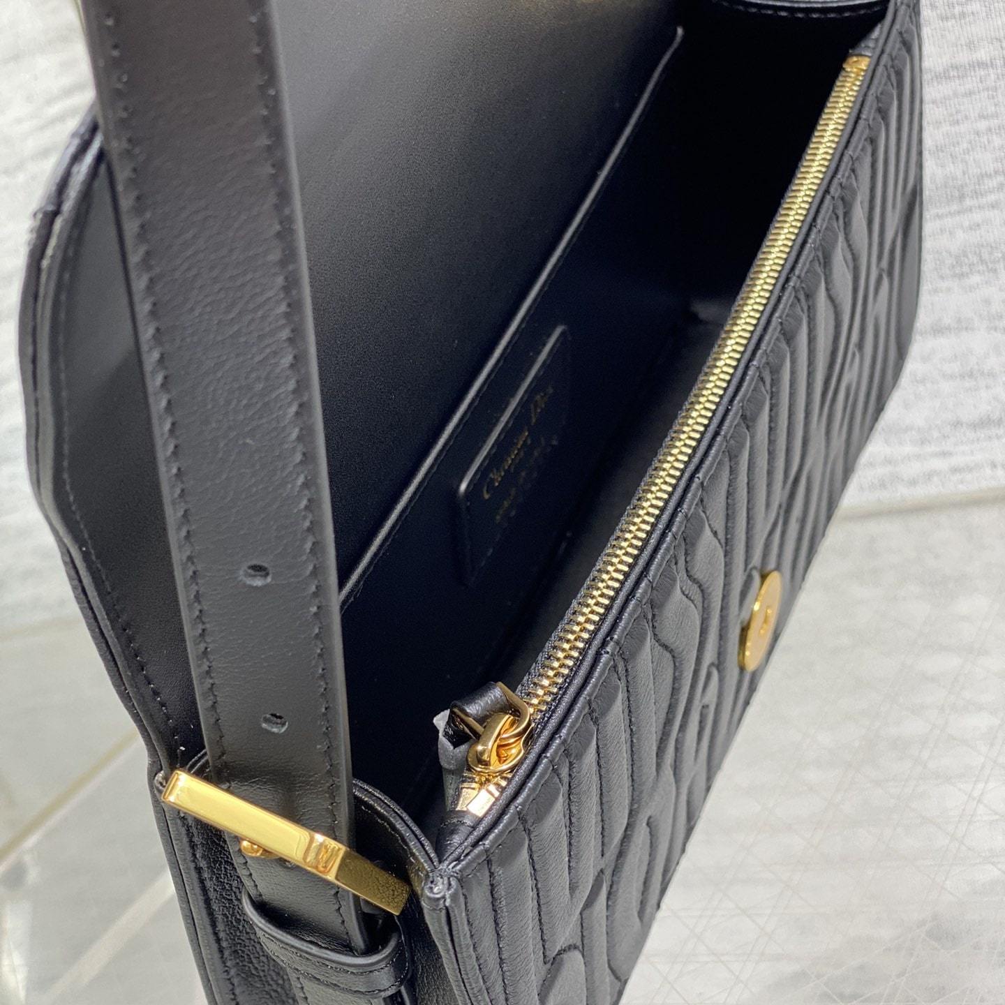 高仿Dior*Miss系列M261M900衍縫線小牛皮腋下包黑色免檢版
