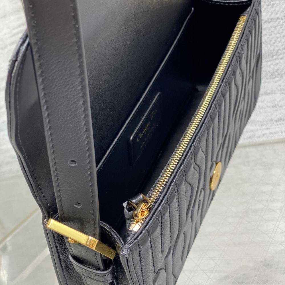 高仿Dior*Miss系列M261M900衍縫線小牛皮腋下包黑色免檢版