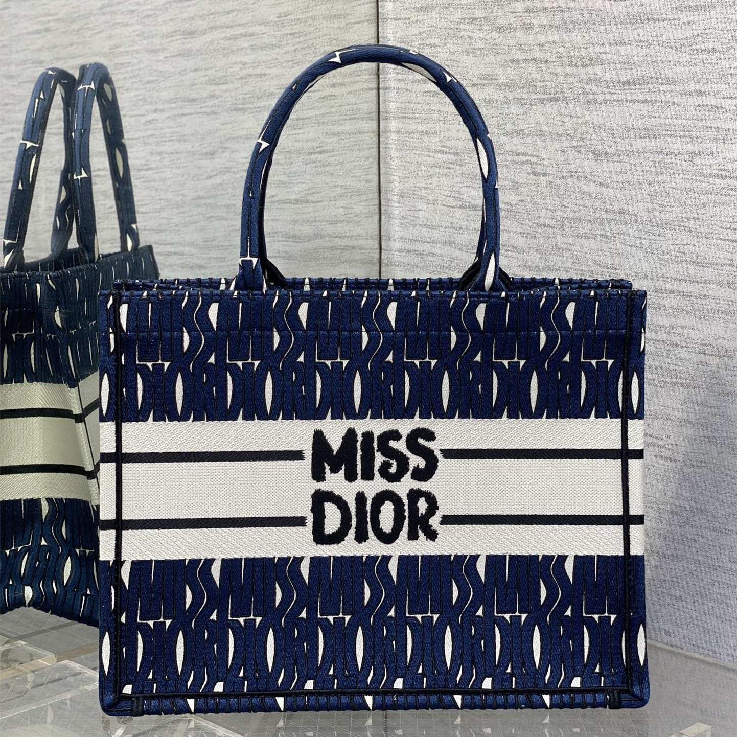 高仿Dior*BookTote系列M129M19Q購物袋Miss深藍中號免檢版
