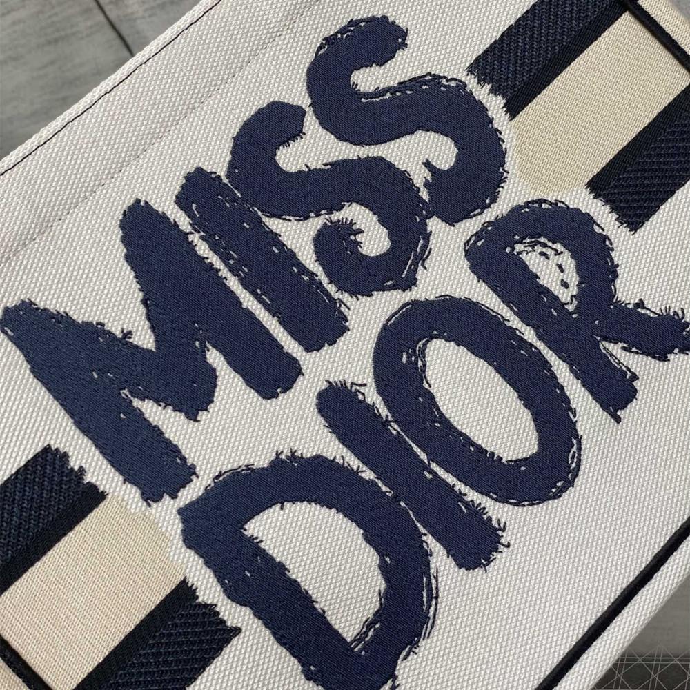 高仿Dior*BookTote系列M129M19D購物袋Miss白色中號免檢版