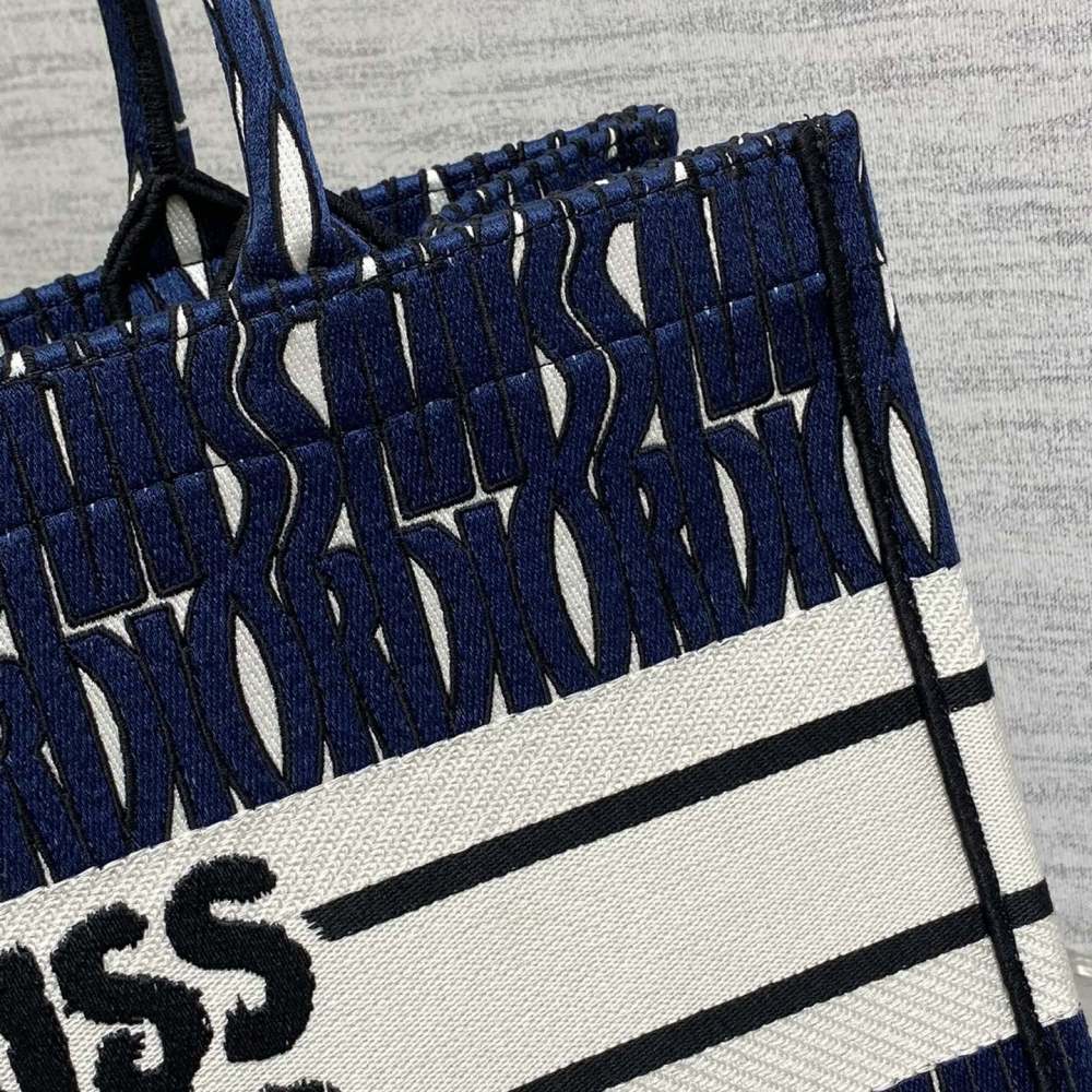 高仿Dior*BookTote系列M129M19Q購物袋Miss深藍中號免檢版