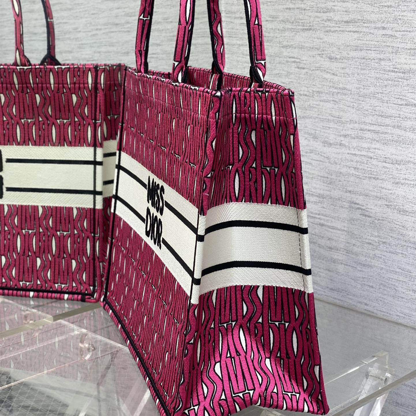 高仿Dior*BookTote系列M128M75E購物袋粉紅色大號免檢版