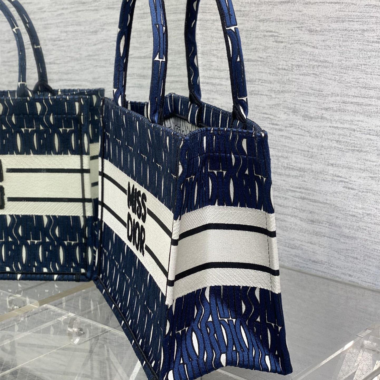 高仿Dior*BookTote系列M129M19Q購物袋Miss深藍中號免檢版
