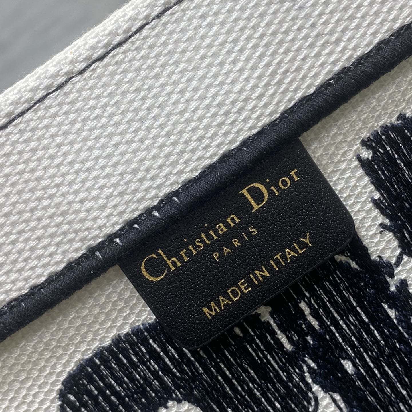 高仿Dior*BookTote系列M129M19D購物袋Miss白色中號免檢版
