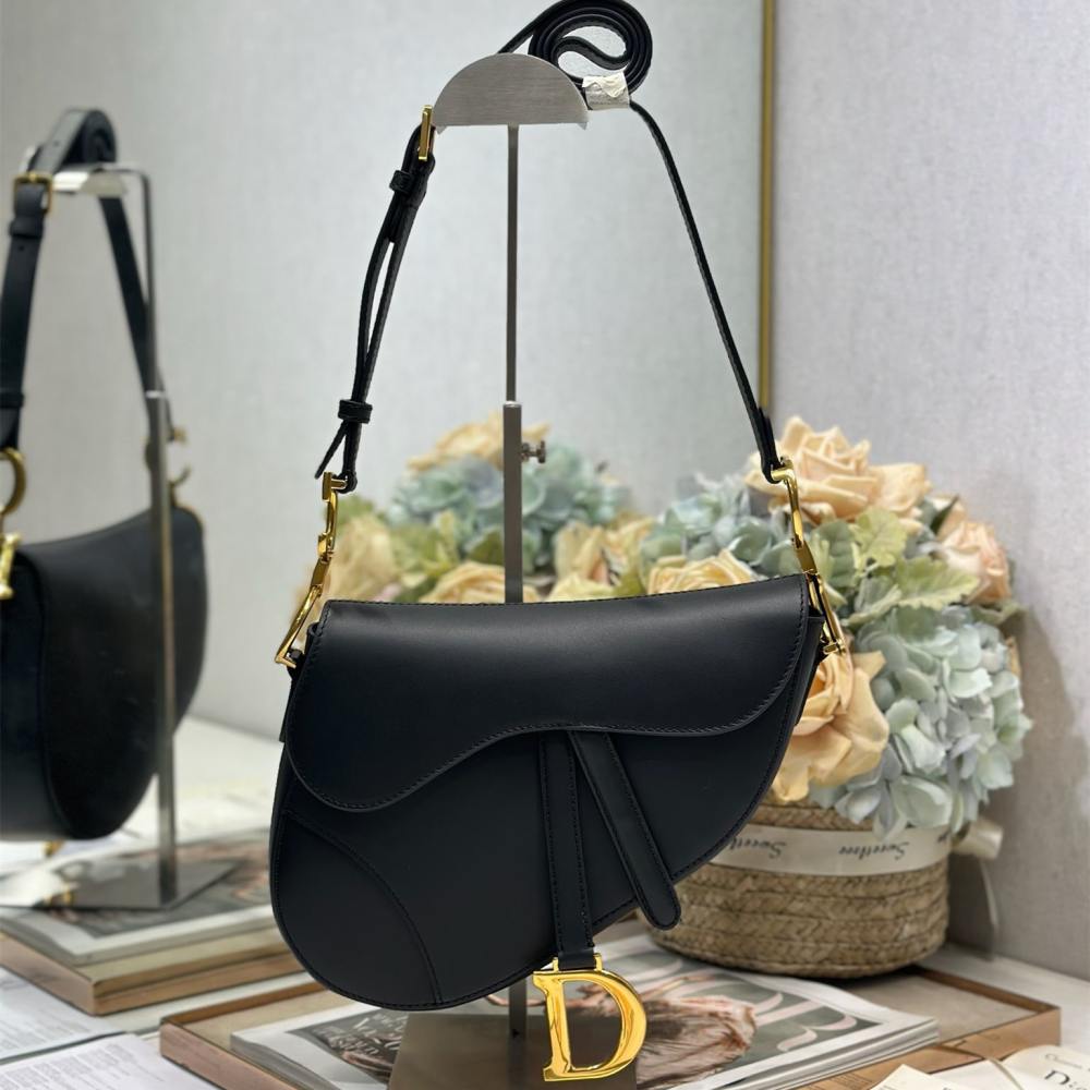 高仿Dior*Saddle系列M046M900馬鞍袋黑色金扣中號免檢版