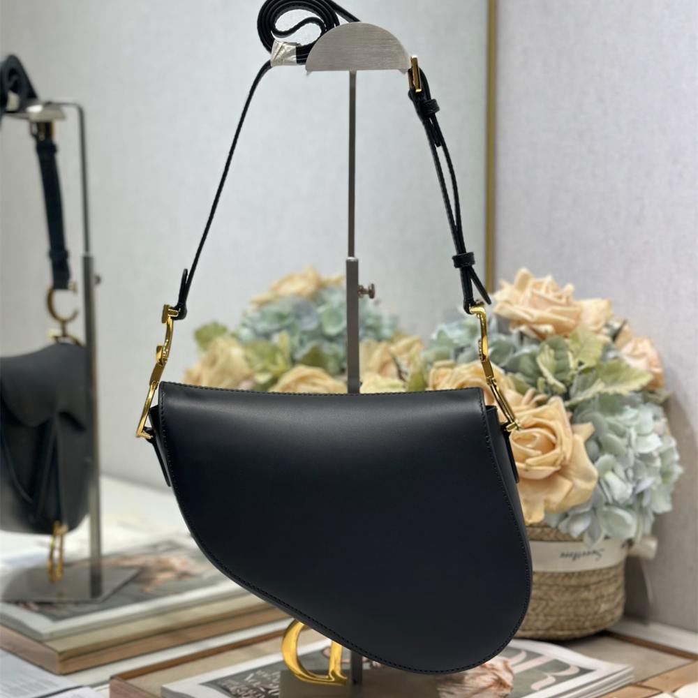 高仿Dior*Saddle系列M046M900馬鞍袋黑色金扣中號免檢版