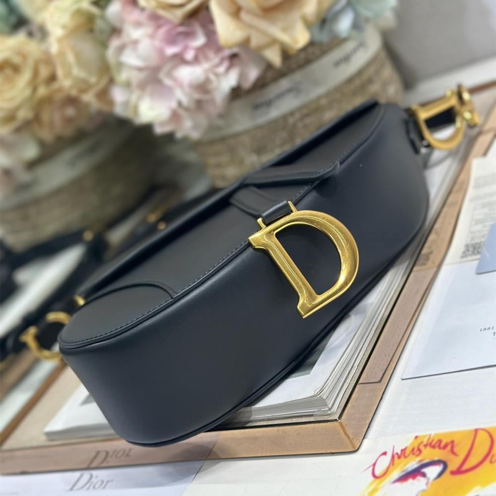 高仿Dior*Saddle系列M046M900馬鞍袋黑色金扣中號免檢版