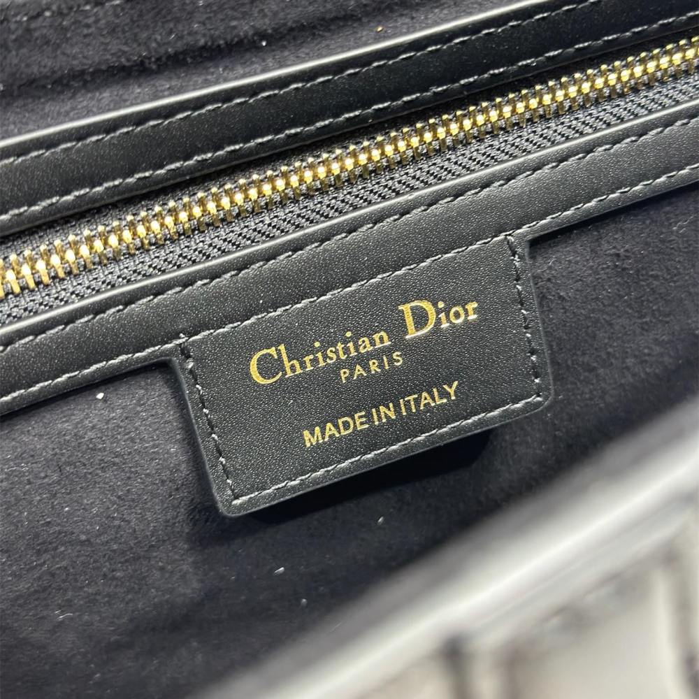 高仿Dior*Saddle系列M046M900馬鞍袋黑色金扣中號免檢版