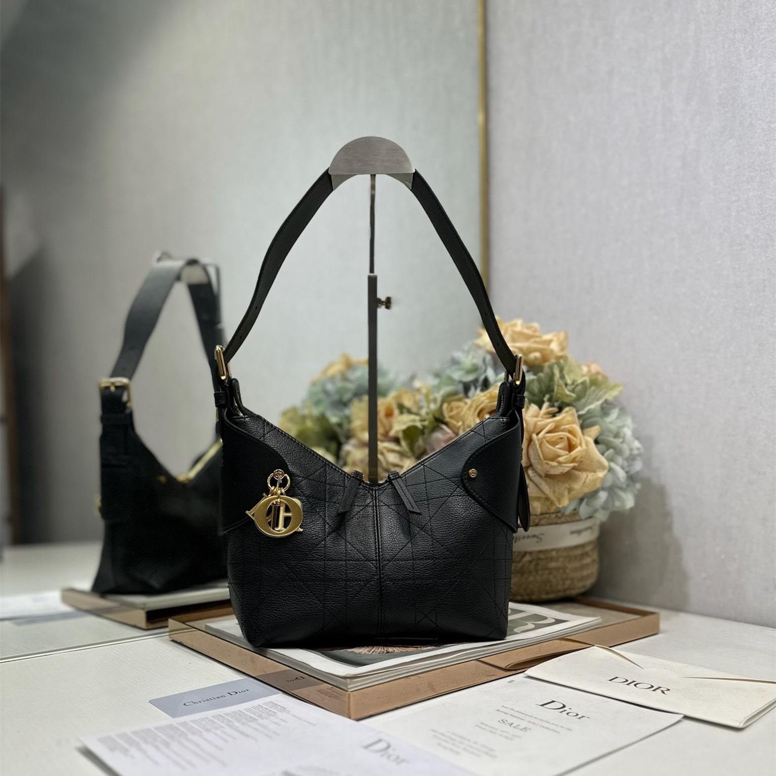 高仿Dior*Voyage系列M284M900小牛皮單肩包小號黑色免檢版
