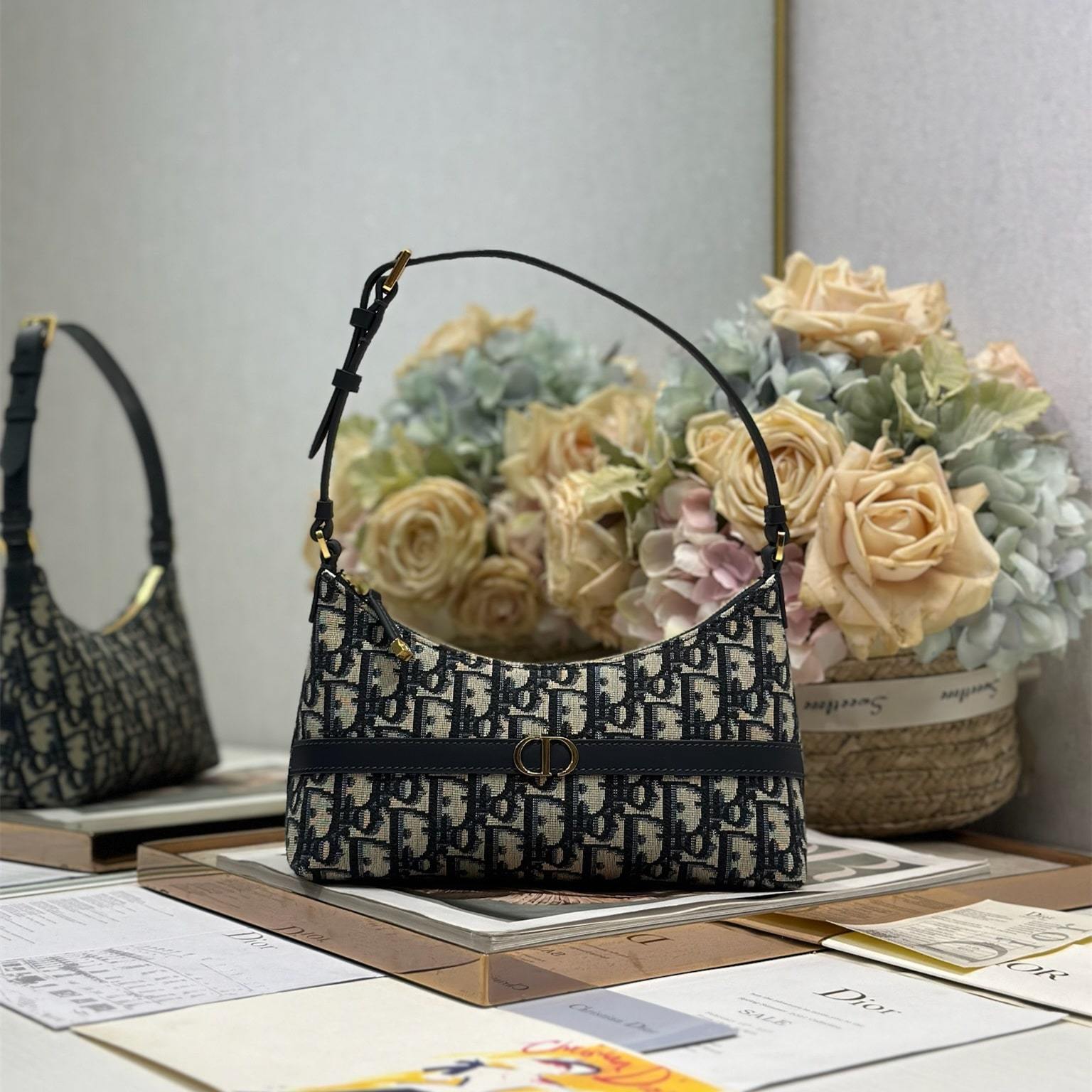 高仿Dior*Montaigne系列S238M928藍色印花腋下包Mini免檢版