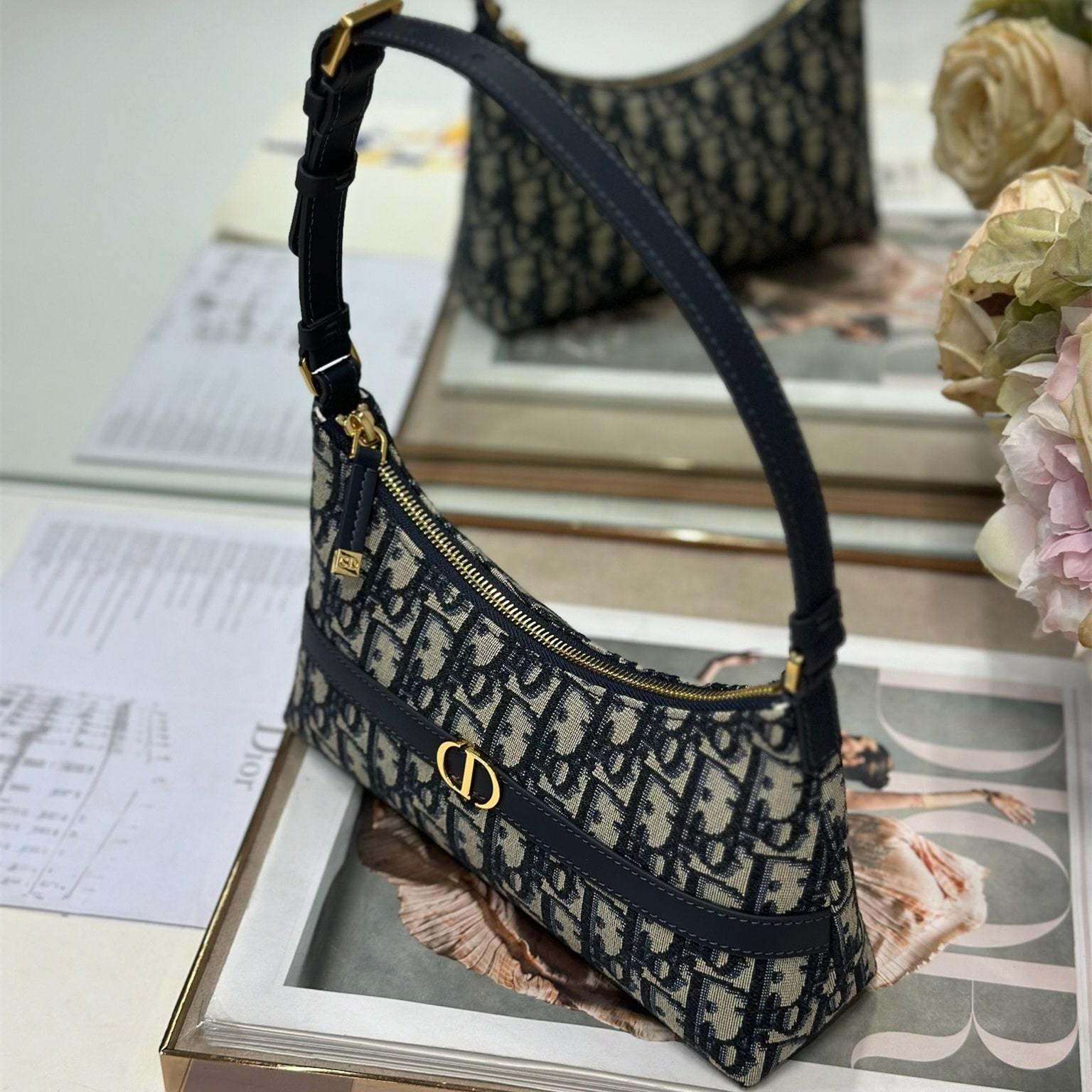 高仿Dior*Montaigne系列S238M928藍色印花腋下包Mini免檢版