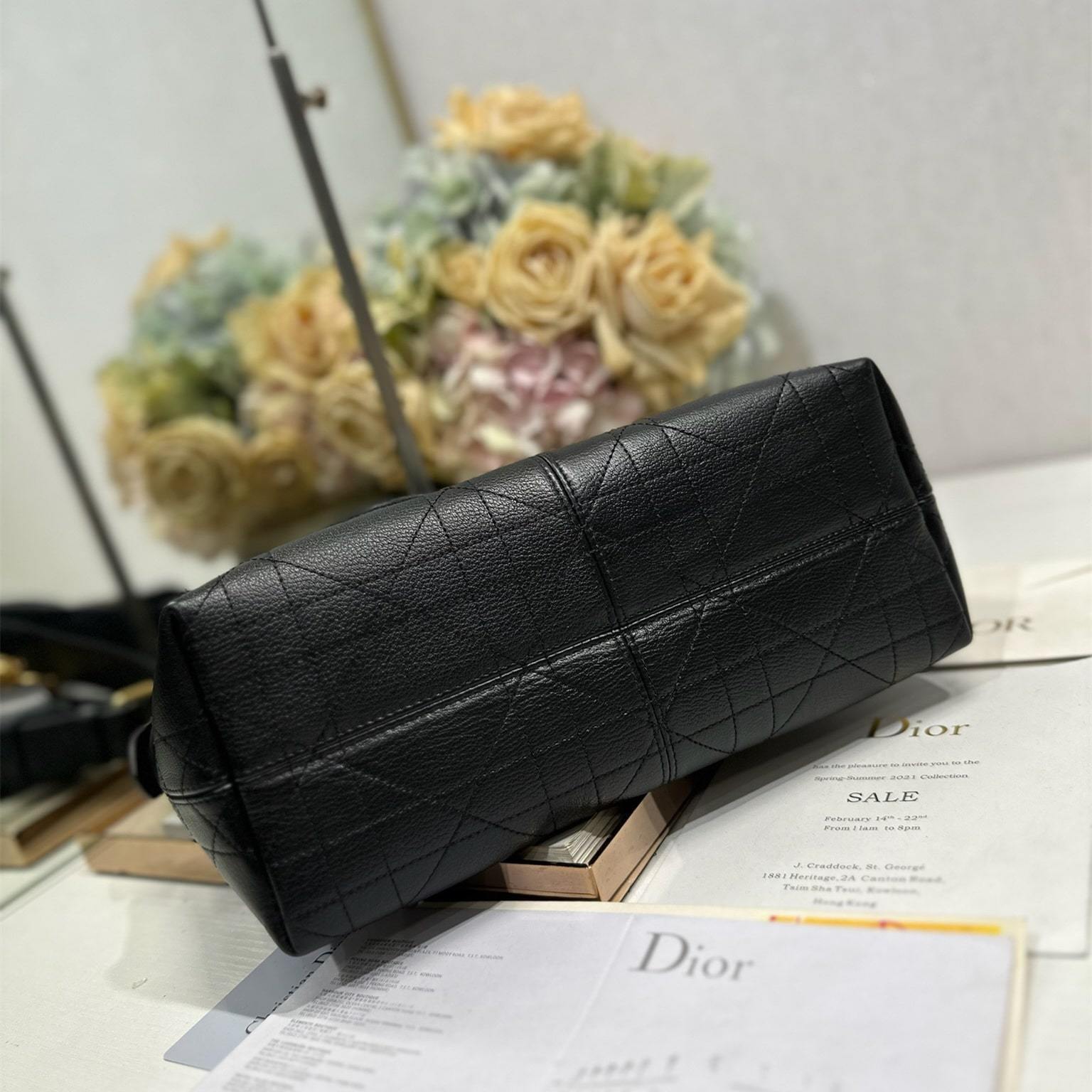 高仿Dior*Voyage系列M284M901小牛皮單肩包中號黑色免檢版