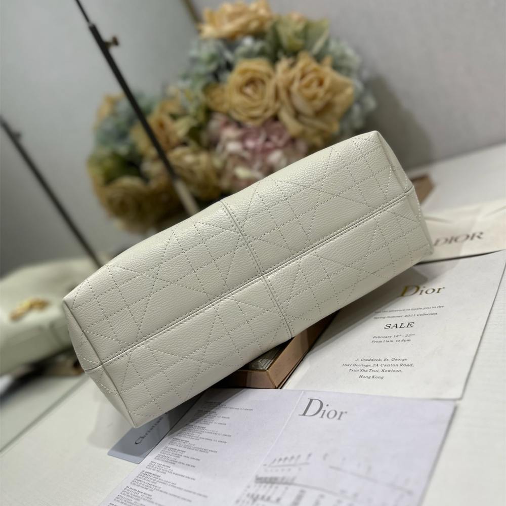 高仿Dior*Voyage系列M284M031小牛皮單肩包中號白色免檢版