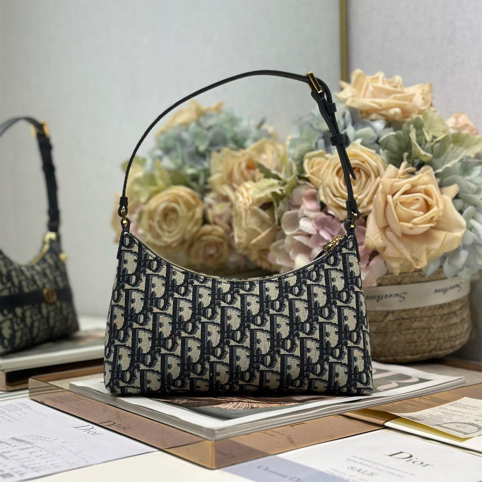 高仿Dior*Montaigne系列S238M928藍色印花腋下包Mini免檢版
