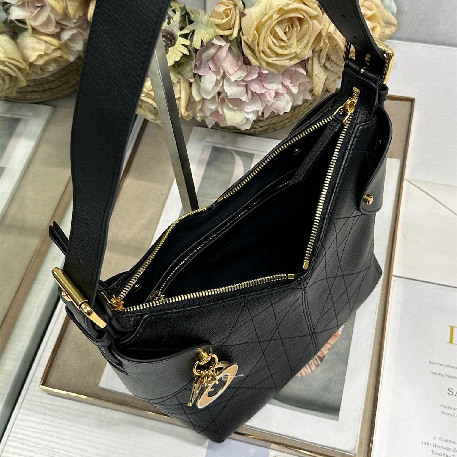 高仿Dior*Voyage系列M284M900小牛皮單肩包小號黑色免檢版